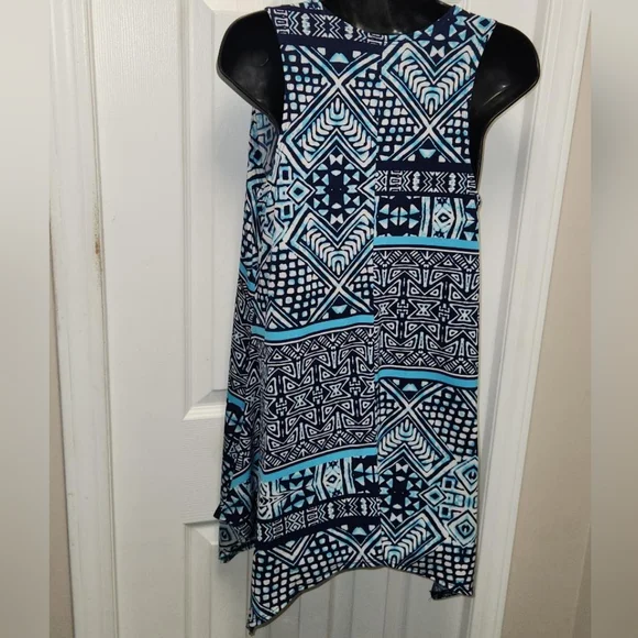 Jostar Geometric Patterned Top - Picture 4 of 8